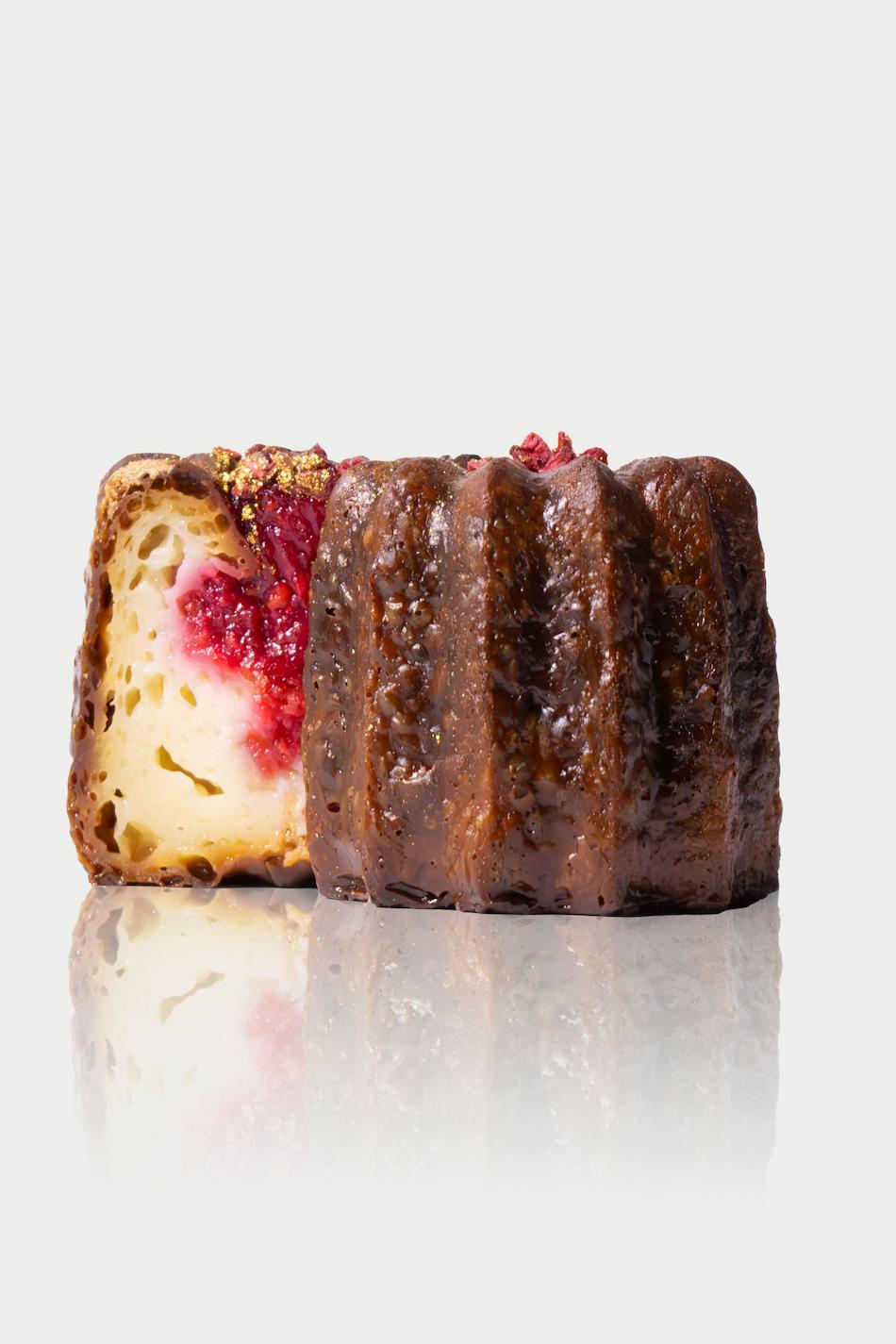 Kanelė su aviečių įdaru