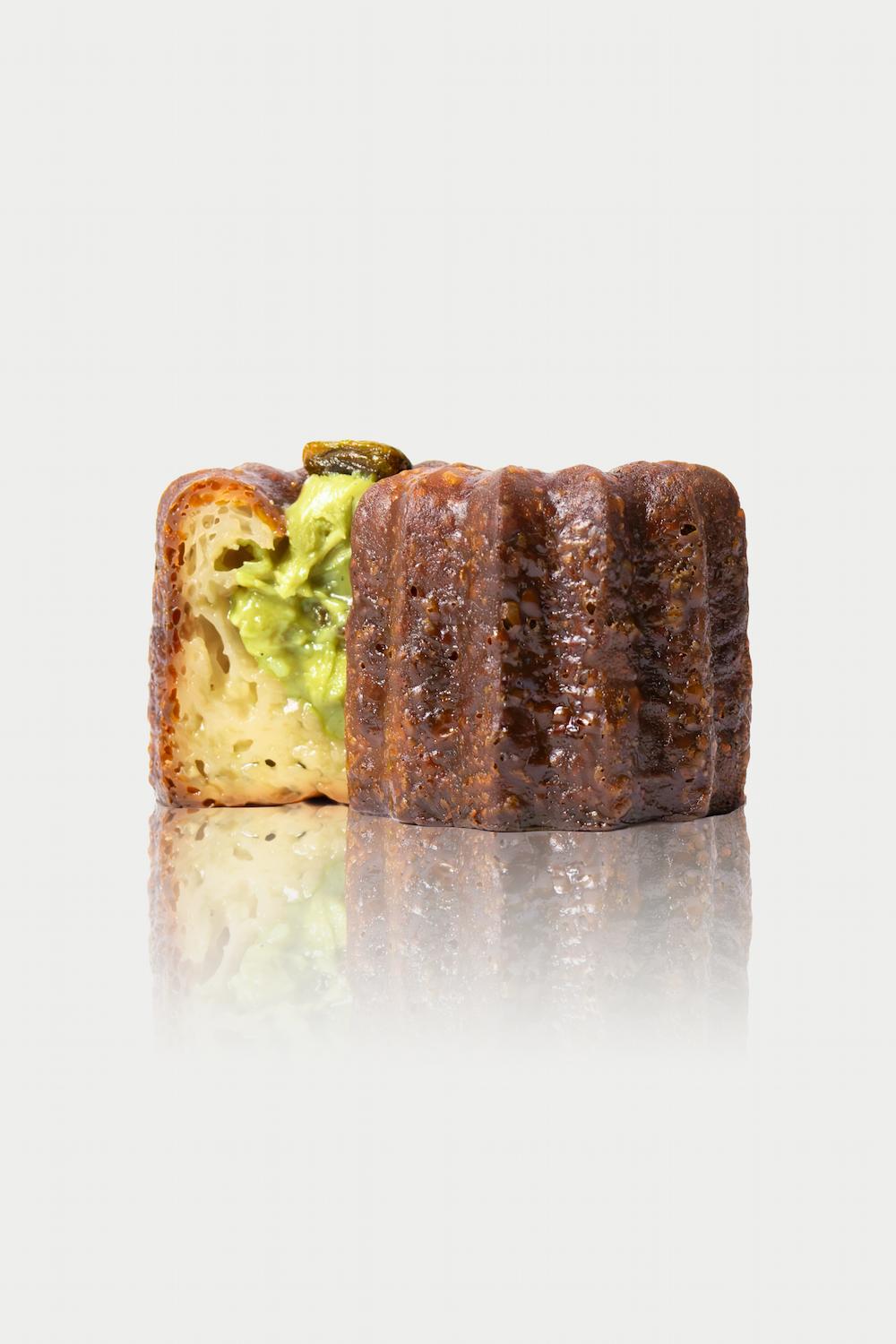 Kanelė su pistacijų įdaru